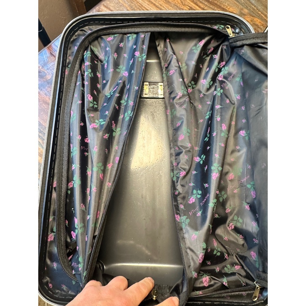 Betsey Johnson Red Rose Floral Hardside Expandable Spinner Suitcase Carry-On - Picture 16 of 16